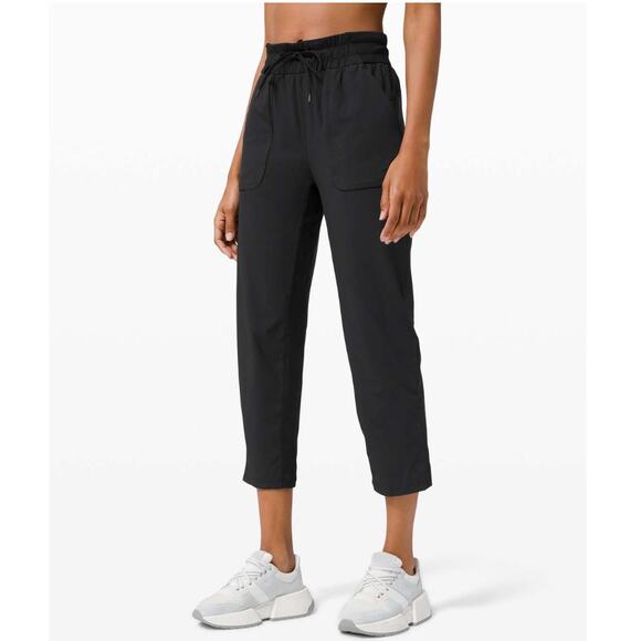 Lululemon Black Beyond the Studio Crop Pants Drawstring Pocket Classic Size 8 - Picture 1 of 9